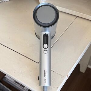 L'Oreal x Zuvi air light pro Silver Hair Dryer brand new